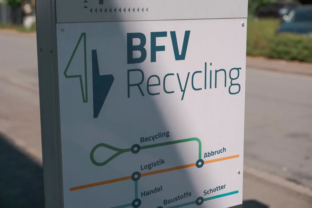 Firmenschild der BFV Recycling am Standort Bielefeld